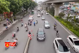 Dải phân cách cứng đường Nguyễn Trãi vẫn chưa phát huy tác dụng