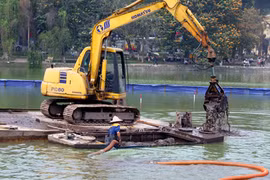 Làm sạch Hồ Gươm: Bàn tiến, đừng bàn lùi