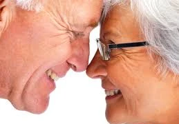 Ông lão 77 tuổi tủng "chiêu" thuyết phục vợ cho qua lại với "bồ nhí"