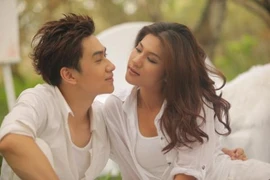 Siêu mẫu Kim Dung “dụ” bạn trai thanh minh giới tính