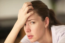 3 mẹ con hợp lực đánh ghen, lột trần tình địch của con dâu giữa chợ