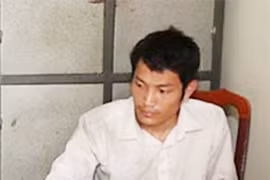 Y sĩ giết người yêu mò đến hiện trường thắp hương xin tha thứ