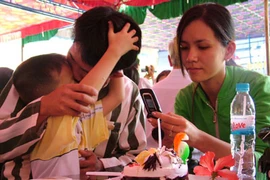 Hạnh ngộ xót lòng trong trại giam