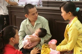 Đòi hôn vợ bạn, bị chém suýt chết