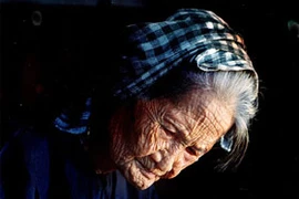 Đắng lòng người mẹ già bị con trai kiện đòi tiền phụng dưỡng