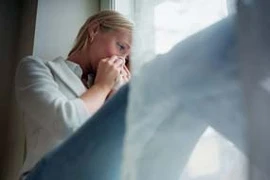 Lỡ để con bị bỏng, vợ bị cả nhà chồng chì chiết đêm ngày