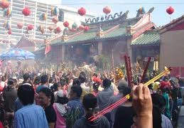 Tham - Sân - Si ở đền, chùa