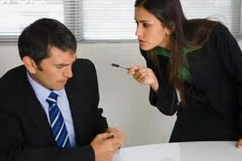 Độc chiêu "hạ gục" bà sếp mê trai trẻ