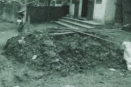 Mất nhà vì tin lời thầy bói phán dưới đất có hũ vàng lớn