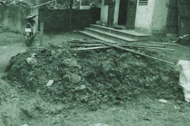 Mất nhà vì tin lời thầy bói phán dưới đất có hũ vàng lớn