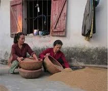 Một ngày ở ngôi "làng góa bụa"