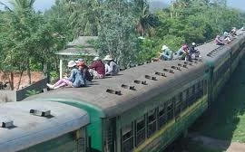 Những “bóng hồng” trong “phi đội nhảy tàu” và chuyện tình yêu