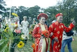 Cảm động, hài hước chuyện con cái tìm "người yêu" cho cha mẹ