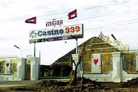 Thiếu nữ bị lừa thế thân cho sòng bạc 