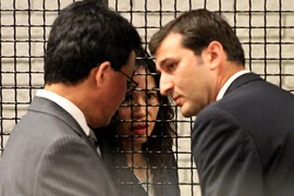 Người đàn bà tàn bạo, cắt "của quý" chồng, vứt vào máy nghiền rác