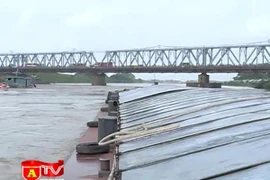 Hiểm họa tai nạn giao thông đường thủy qua cầu Đuống