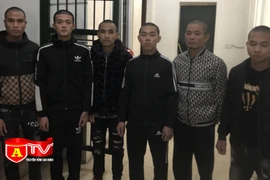 Bảo vệ bạn gái là nhân viên quán karaoke, 2 nhóm thanh niên hỗn chiến