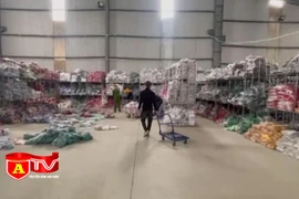 Lợi dụng World Cup 2022, kinh doanh gần 30.000 bộ thể thao giả mạo các nhãn hiệu