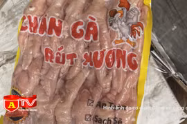 Trà trộn thực phẩm không rõ nguồn gốc để làm chân gà rút xương