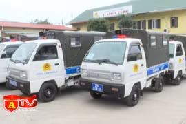 Bàn giao 22 ô tô cho Công an các phường thuộc quận Hai Bà Trưng