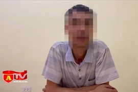 Mang xe máy đi cầm cố rồi tự rạch tay mình để làm giả bị cướp