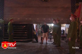 Phạt 100 triệu đồng quán karaoke, vũ trường cho khách múa thoát y