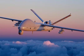 UAV hiện đại nhất của Thổ Nhĩ Kỳ vừa bị Su-35 Nga 'nắn gân' tại Syria