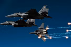 [ẢNH] ‘Đại bàng’ F-15E Mỹ vừa tấn công dân quân thân Iran tại Syria