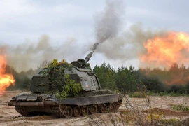 [ẢNH] Pháo tự hành hiện đại nhất Ukraine dội bão lửa xuống miền Đông