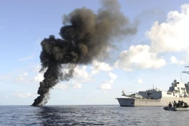 Bi hài chuyện cướp biển Somalia cướp nhầm tàu chiến Mỹ