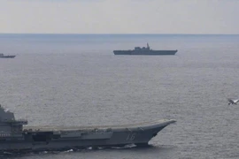 Tàu sân bay JS Izumo Nhật Bản bám sát hàng không mẫu hạm Liêu Ninh Trung Quốc