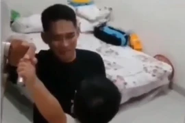 [VIDEO] Con trai dự cảm chuyện xấu với người bố thủy thủ trên tàu ngầm Indonesia