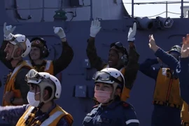 [VIDEO] Thủy thủ Nhật vui sướng khi tiêm kích tàng hình F-35B hạ cánh xuống tàu IS Izumo