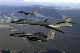 [Info] Máy bay ném bom chiến lược B-1B Lancer Mỹ áp sát biên giới Nga