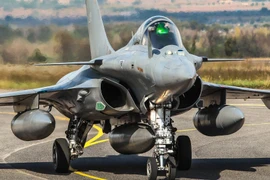 [ẢNH] 54 "chiến thần" Rafale bất ngờ đổ bộ về Bắc Phi
