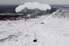 [VIDEO] Xe chiến đấu bộ binh BMD-4M Nga "nhảy dù nhẹ nhàng" từ vận tải cơ IL-76MD