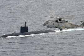 [ẢNH] Anh tung liền 2 trực thăng 'cá kiếm' truy vết tàu ngầm 'hố đen Kilo' Nga