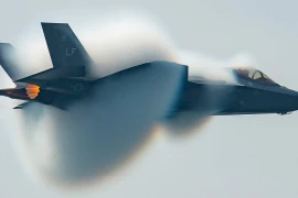 [ẢNH] Ông Trump thông qua hợp đồng vũ khí 23 tỷ USD chỉ một giờ trước khi kết thúc nhiệm kỳ