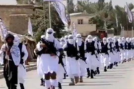 [ẢNH] Taliban ‘bất nhất’ khi vừa kêu gọi vừa cấm cửa viên chức Afghanistan đi làm