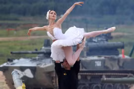 [VIDEO] Múa ballet trên xe tăng T-72B3M tại Army Games 2021