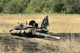 [ẢNH] Phủ nhận liên quan nhưng Nga lại khó giải thích về xác T-72B3 tại Đông Ukraine