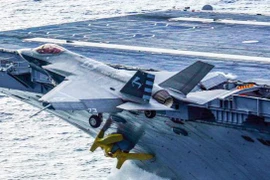 [Info] Siêu tiêm kích hạm tàng hình F-35C trượt đường băng, mắc kẹt ở màn tàu sân bay?