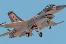 [Info] Tiêm kích F-16 tư nhân đầu tiên cất cánh