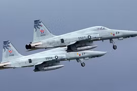 [ẢNH] Hai tiêm kích Đài Loan đâm nhau, rơi xuống biển