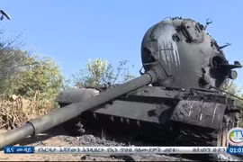 [ẢNH] ‘Cua thép’ T-72 'bị lột mai' khi trúng đòn hiểm từ UAV chiến đấu Iran