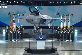 [ẢNH] Hàn Quốc ra mắt tiêm kích tàng hình KF-21 đắt nhất lịch sử