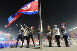 [ẢNH] Triều Tiên bất ngờ duyệt binh hoành tráng lúc nửa đêm