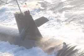 [ẢNH] Khiến tàu chiến khiếp sợ nhưng Tàu ngầm Nhật Bản lại gãy cánh lái va chạm tàu hàng