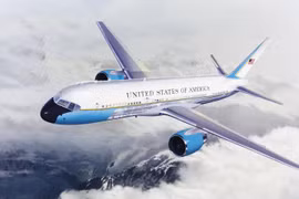 [ẢNH] Giải mã về "Không lực 2" của Phó Tổng thống Mỹ vừa tới Việt Nam