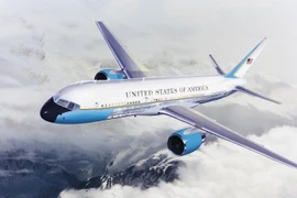 [ẢNH] Giải mã về "Không lực 2" của Phó Tổng thống Mỹ vừa tới Việt Nam